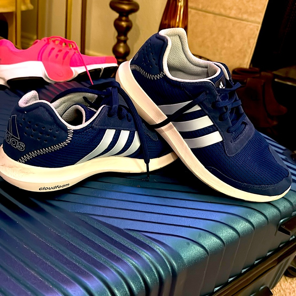 Adidas cloud foam Size Women’s 9